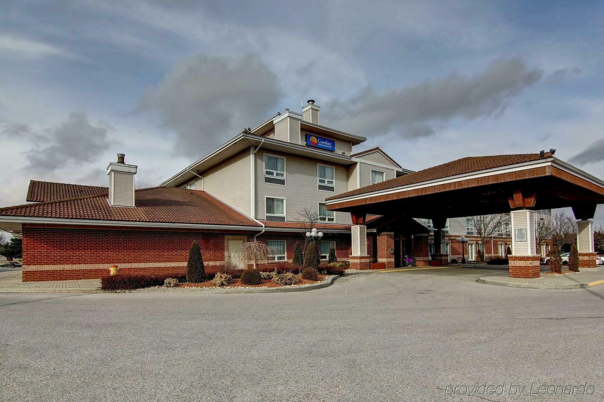 คอมฟอร์ท อินน์ แอนด์ สวีทส์ Hotel Ingersoll ภายนอก รูปภาพ